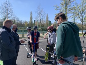 Temps d'échanges entre Jacques JP Martin, Thierry Morvan et des jeunes Nogentais heureux de ce nouvel espace